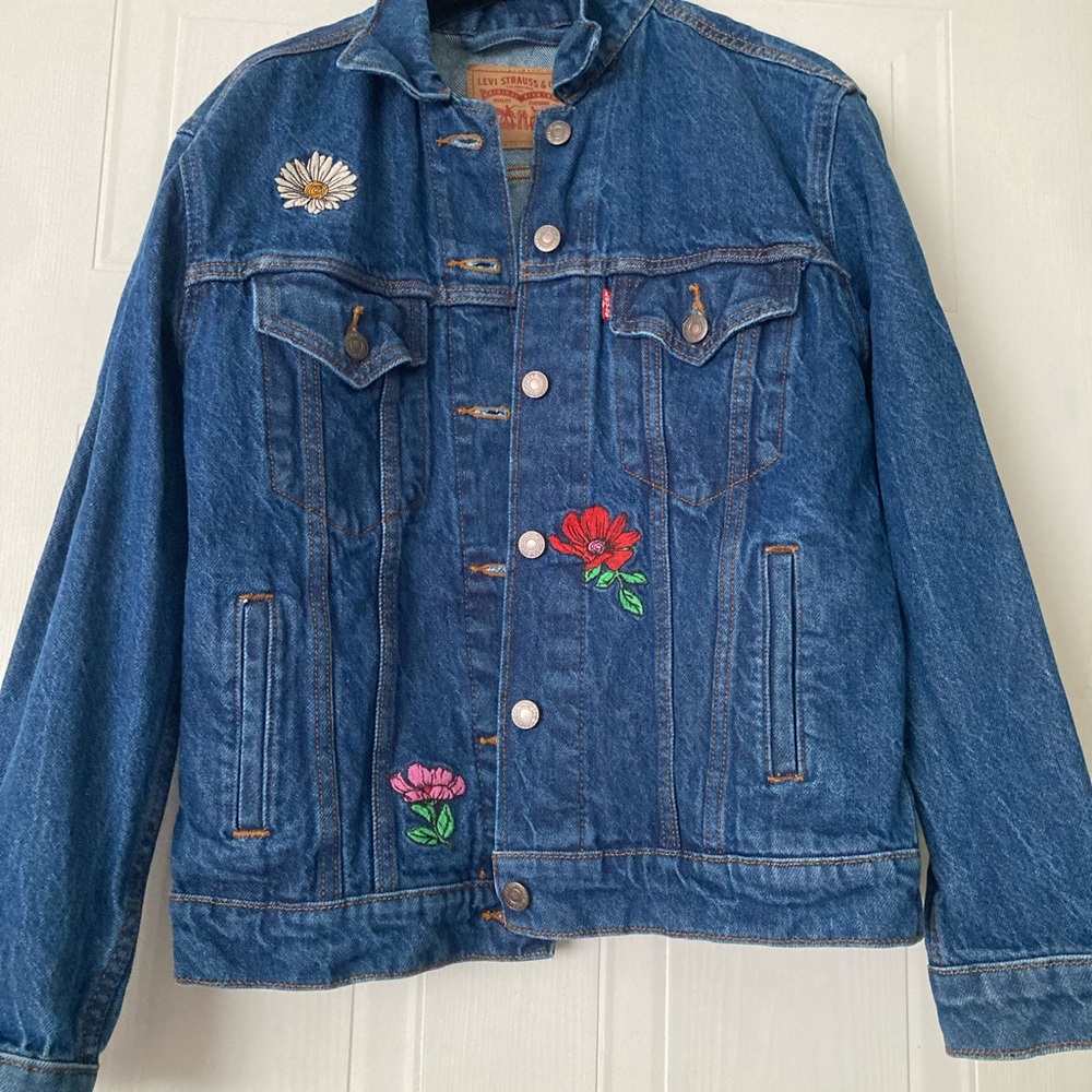 New Levi's Denim Jacket with Floral Accents